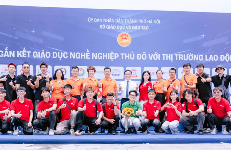 Trường Cao đẳng Truyền hình thu hút sự quan tâm đặc biệt của học sinh tại Ngày hội việc làm 2025