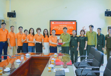 Lãnh đạo Nhà trường thăm và động viên HSSV đang học tập, rèn luyện tại môi trường mới