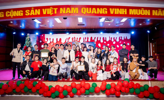 V-NISTA XMAS RUNWAY 2025: Thắp sáng mùa lễ hội tại Trường Cao đẳng Truyền hình
