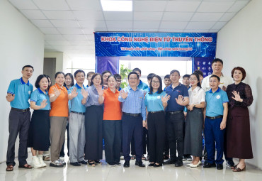 Ra mắt Câu lạc bộ Điện tử ứng dụng – Không gian học tập thực hành sáng tạo cho học sinh