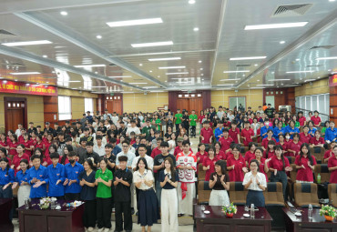 VTV College: Sôi động buổi giao lưu cùng Lê Bống - Bài học nghề nghiệp hữu ích cho các bạn sinh viên