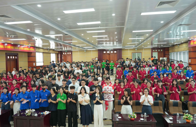 VTV College: Sôi động buổi giao lưu cùng Lê Bống - Bài học nghề nghiệp hữu ích cho các bạn sinh viên