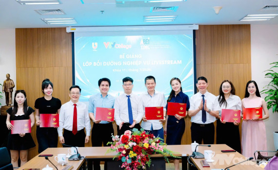 Bế giảng khóa bồi dưỡng nghiệp vụ Livestream chuyên nghiệp