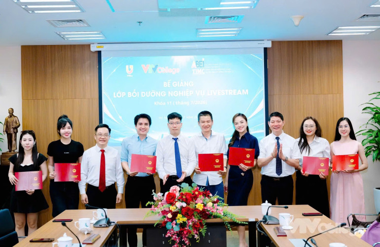 Bế giảng khóa bồi dưỡng nghiệp vụ Livestream chuyên nghiệp