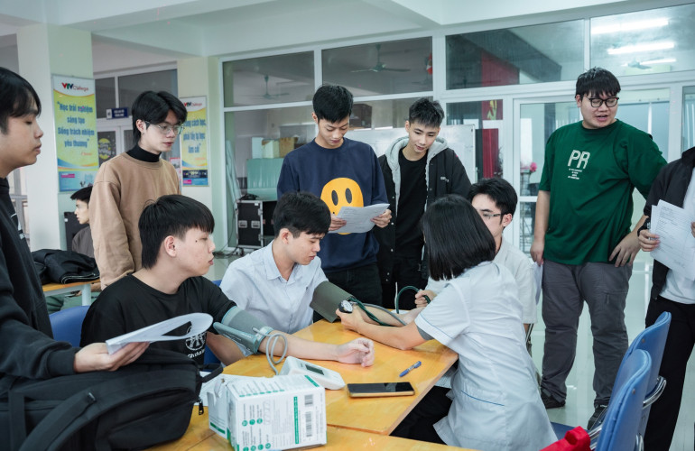 VTV College: Tổ chức khám sức khỏe đầu khóa cho học sinh sinh viên