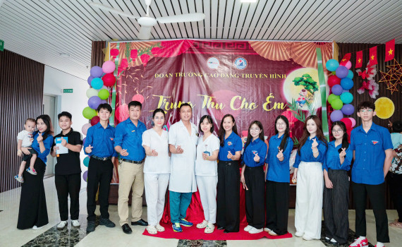 VTV College: Trung thu sẻ chia – Thắp sáng nụ cười trẻ thơ tại bệnh viện