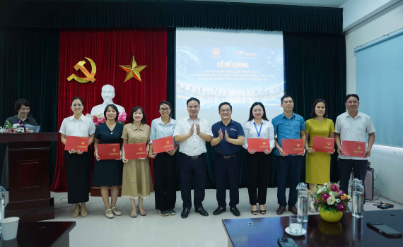 Trường Cao đẳng Truyền hình bế giảng lớp tập huấn nâng cao năng lực số cho cán bộ, công chức xã Thường Tín