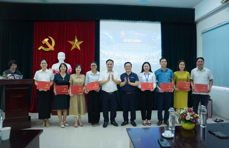 Trường Cao đẳng Truyền hình bế giảng lớp tập huấn nâng cao năng lực số cho cán bộ, công chức xã Thường Tín
