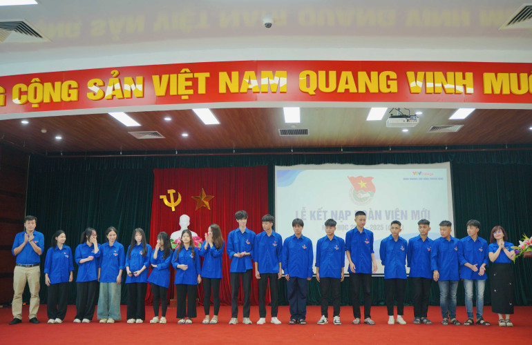 58 học sinh hệ Trung cấp –THPT Trường Cao đẳng Truyền hình vinh dự được kết nạp Đoàn nhân dịp sinh nhật Bác