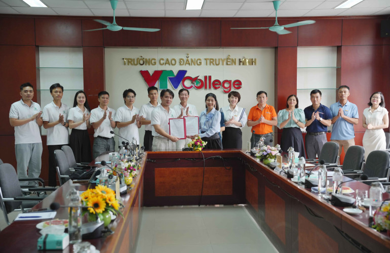 Thúc đẩy hợp tác thực chất giữa nhà trường và doanh nghiệp: VTV College ký kết hợp tác với Công ty TNHH Giải trí Vhunter