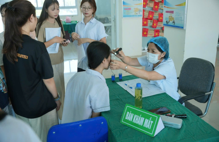 VTV College: Khám sức khỏe toàn diện cho học sinh khối Trung cấp đầu năm học
