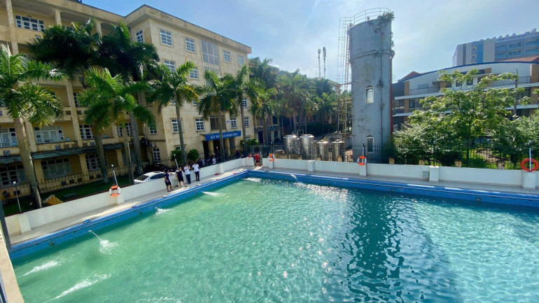 Bể bơi, KTX Sinh viên