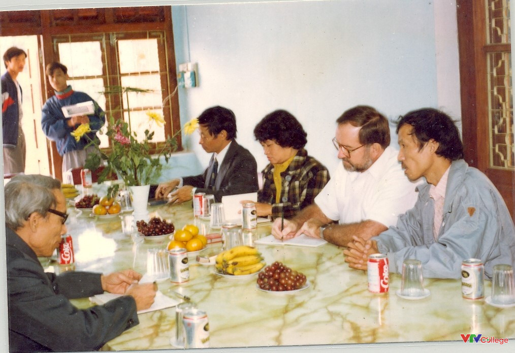 Đoàn cán bộ của Học viện Phát thanh Truyền hình châu Á – TB Dương thăm trường 1992.