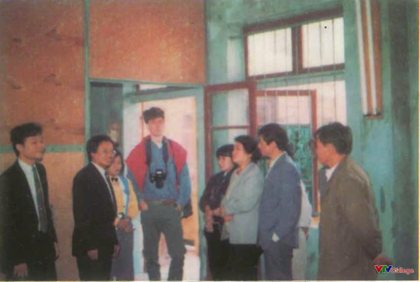 Đoàn cán bộ phát thanh Truyền hình Đức thăm trường quay của Trường năm 1993