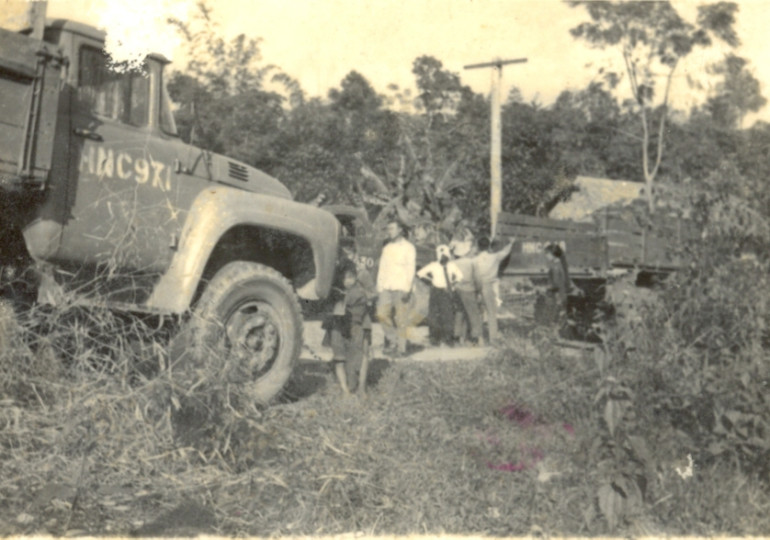 Đoàn xe của Đài TNVN giúp trường