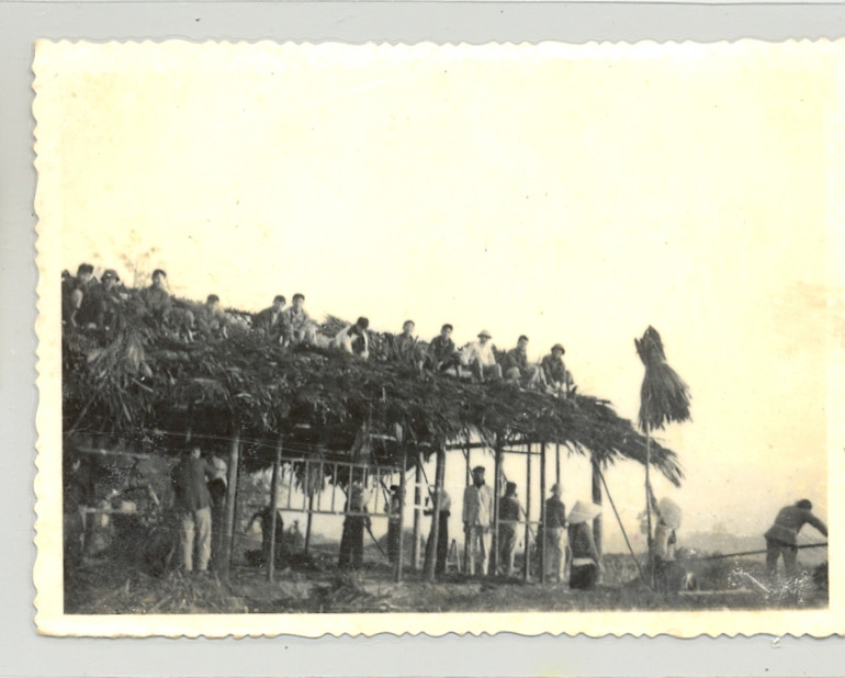 Học sinh dựng lớp học tại Chương Mỹ- Hà Tây (1969)