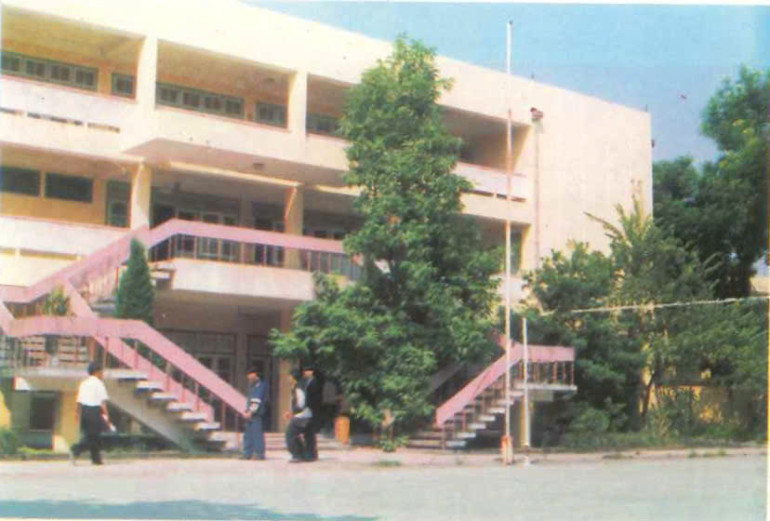 Khu giảng đường xây dựng năm 1992