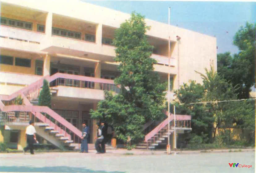 Khu giảng đường xây dựng năm 1992