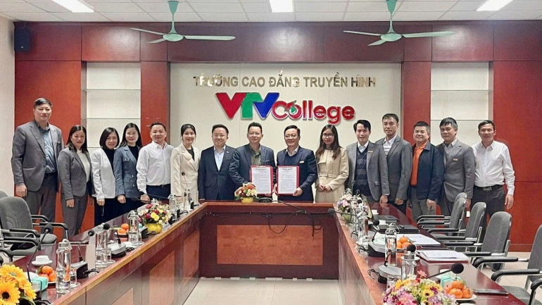 Ký kết hợp tác đào tạo thường xuyên với VTV8