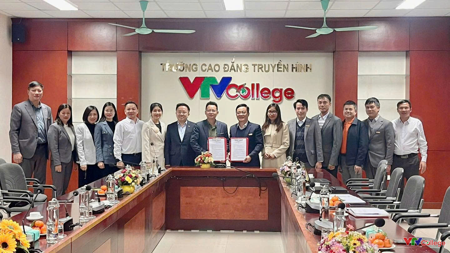 Ký kết hợp tác đào tạo thường xuyên với VTV8