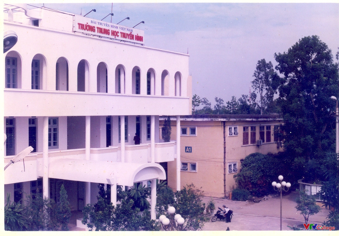 Nhà hiệu bộ xây dựng năm 1995