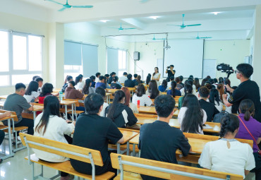 Rộn ràng ngày nhập học của tân sinh viên Cao đẳng Truyền hình khóa 21
