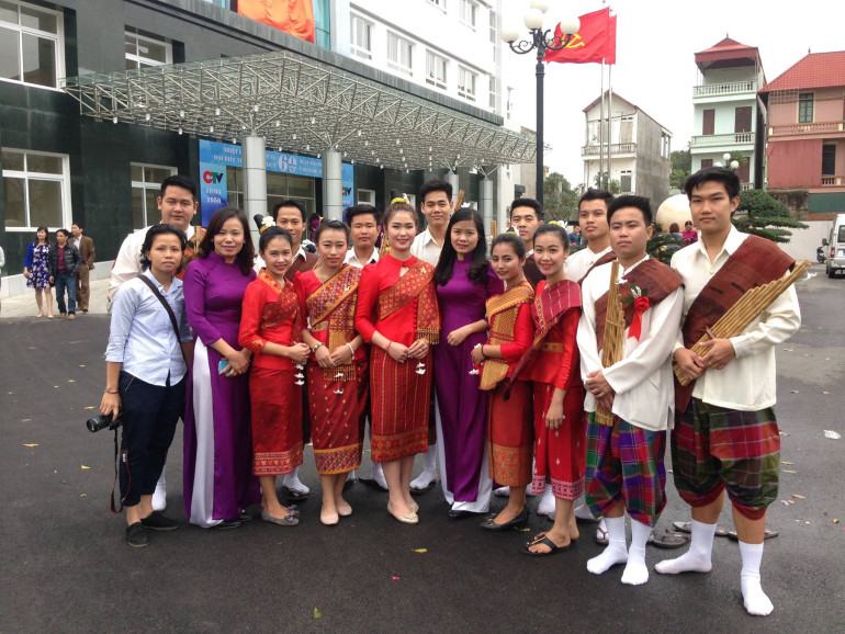 SV Lào cùng Thầy cô