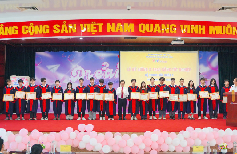 VTV College tổ chức lễ bế giảng hệ Trung cấp khóa 5: Thành công nổi bật từ mô hình đào tạo song bằng