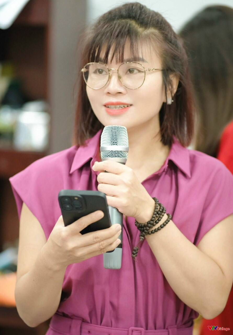 tân