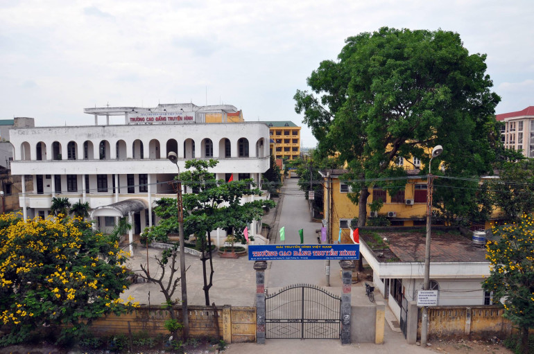 Toàn cảnh từ cổng trường cũ