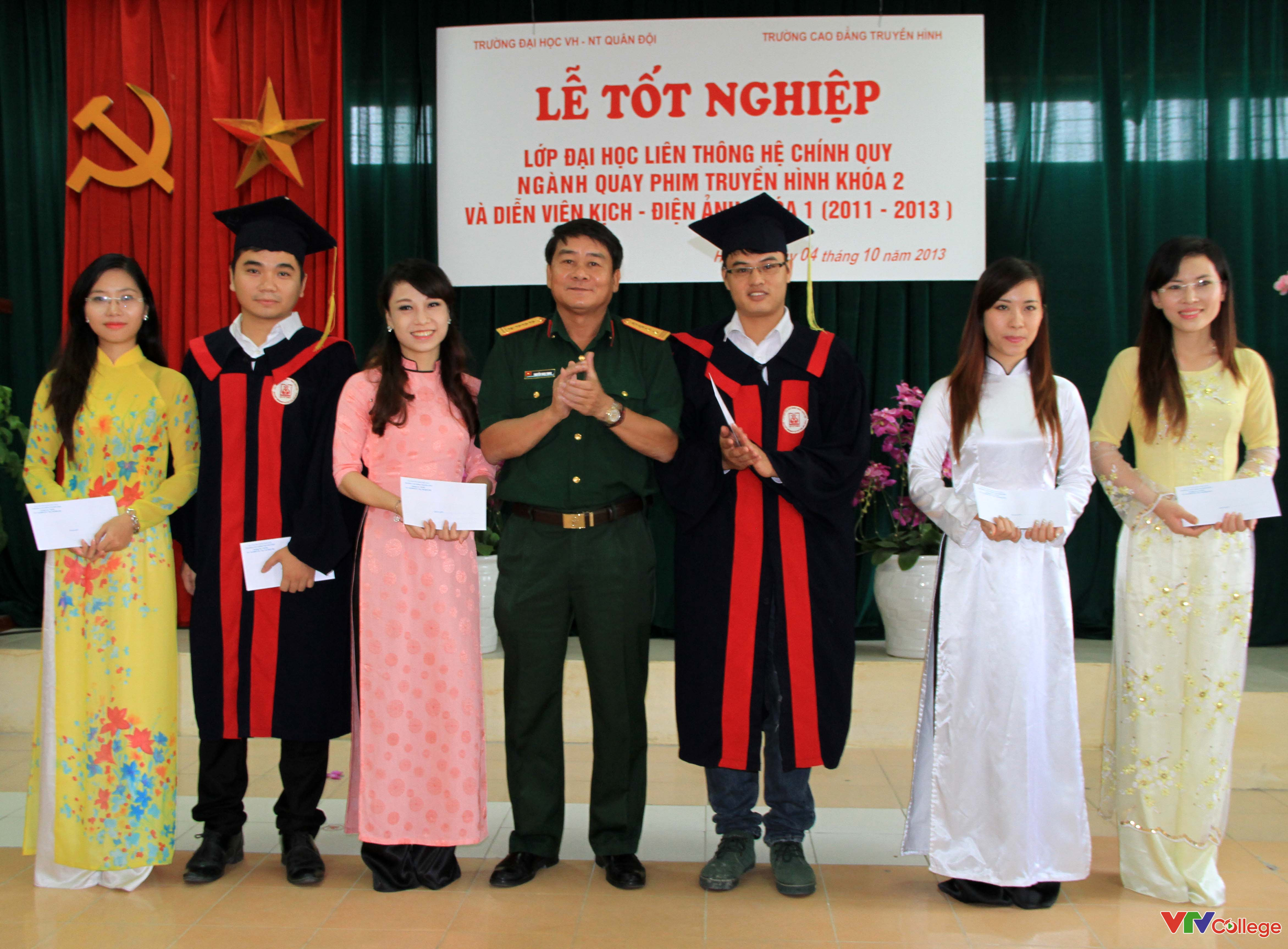 tốt nghiệp lớp diễn viên kịch khóa 2 liên kết với Trường Đại hcoj Văn hóa Nghệ thuật Quân đội..